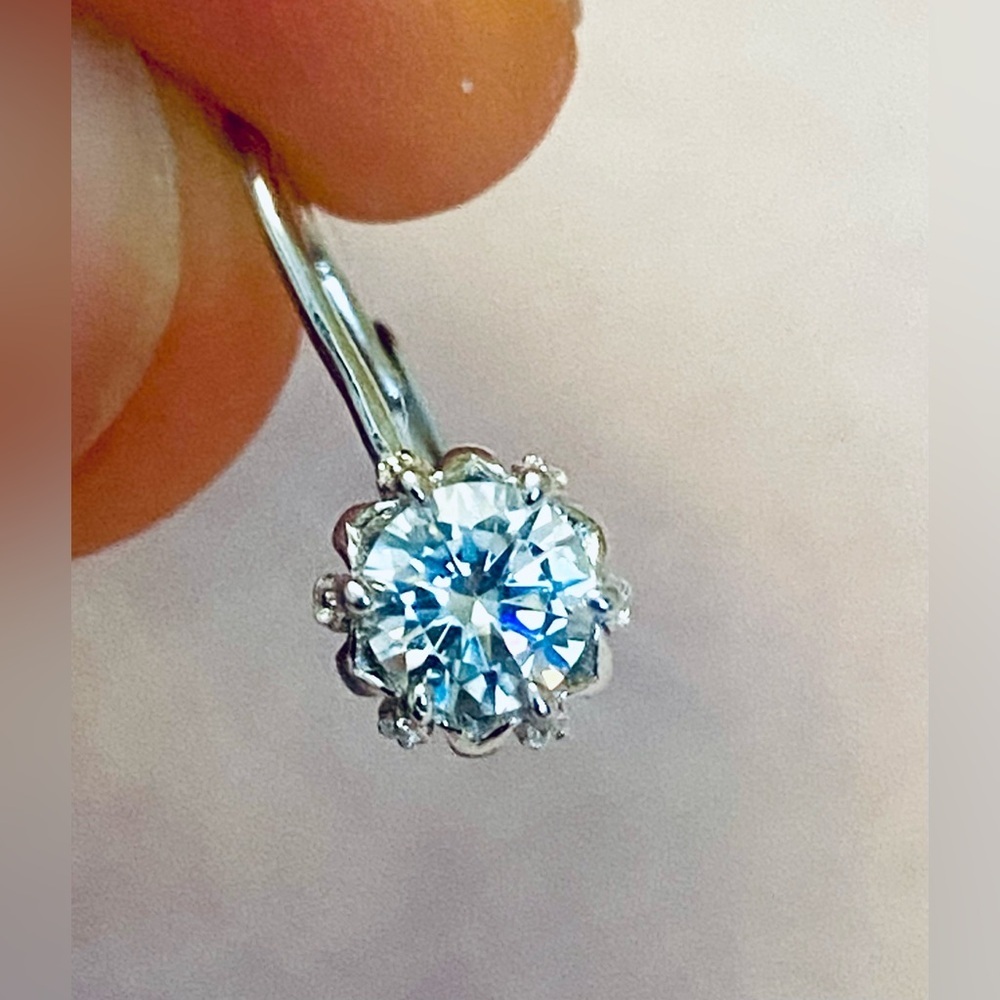 Elegant925  Silver Floral Moissanites Earrings. With certificates
